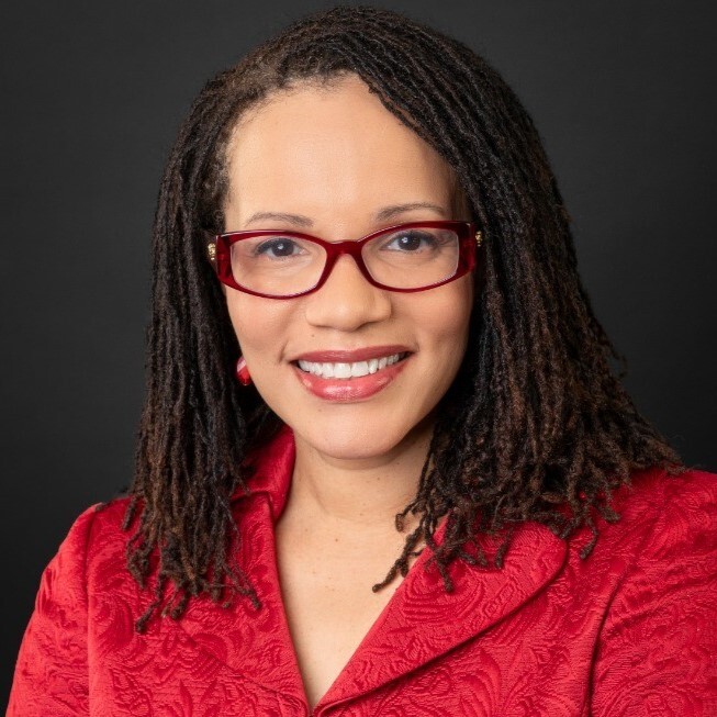 Nia headshot square-1